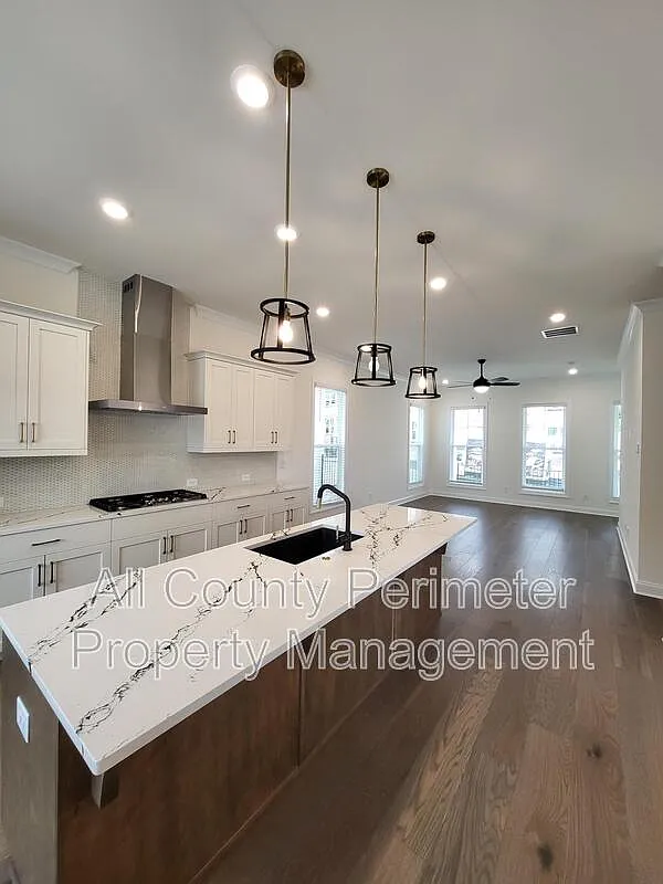 4 bed, 3.5 bath, 2228 sqft, $3,195 — Photo 3