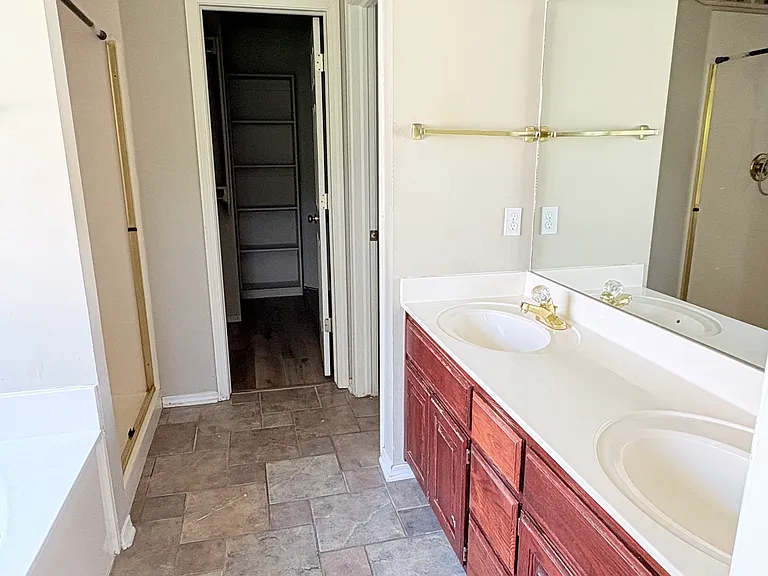 928 W Quincy St — Photo 10