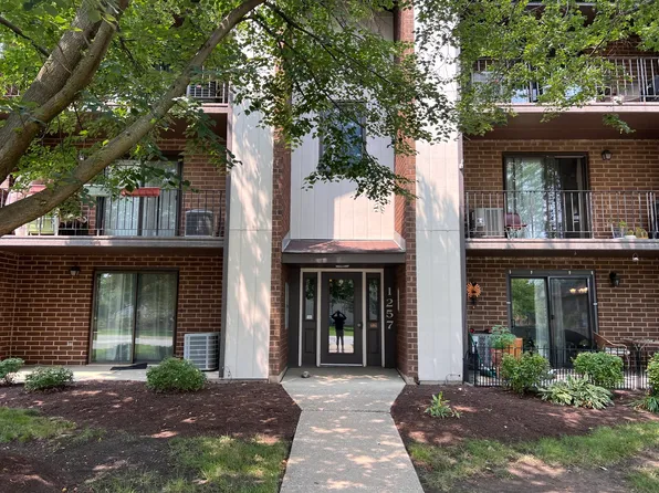 1257 Chalet Rd APT 100, Naperville, IL 60563