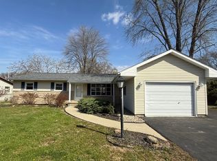 2304 Mimosa Dr, Olney, IL 62450