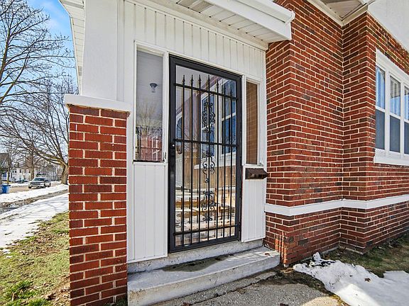 5th image of 409 E Foster St