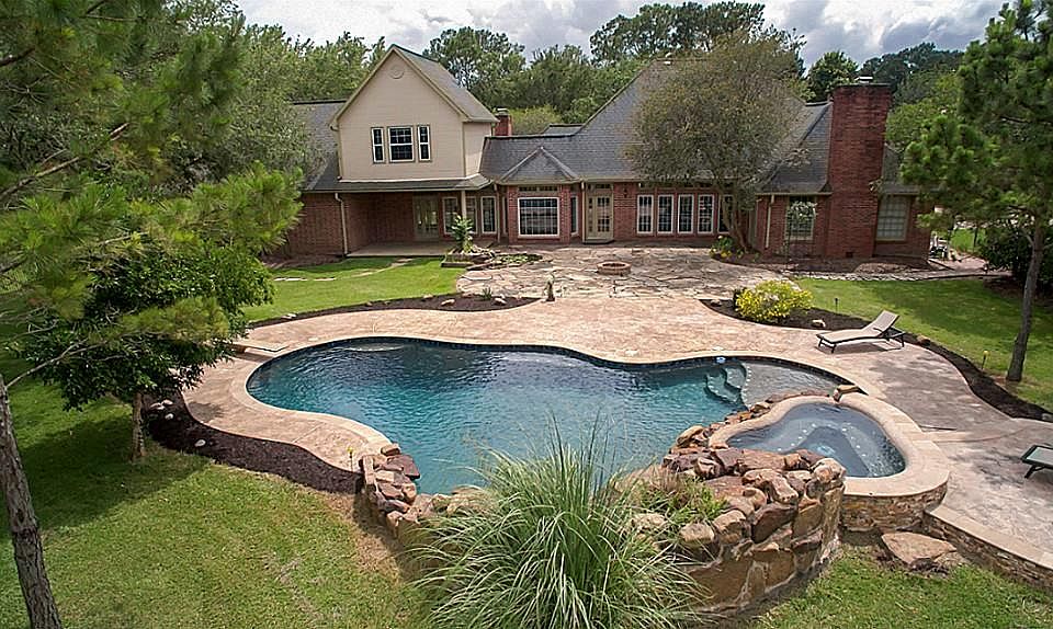 1st image of 105 Garden Dr