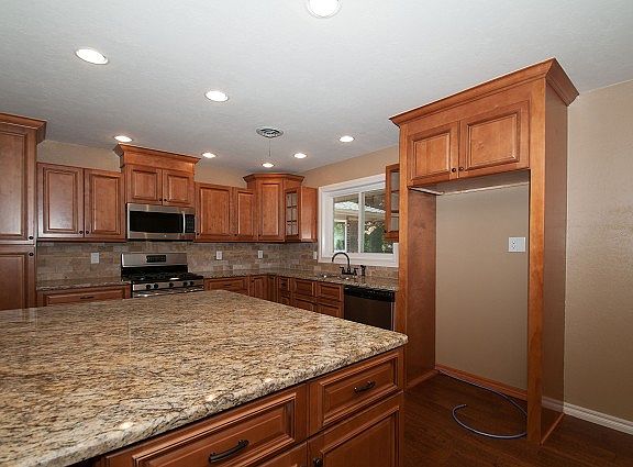 Kitchen with Granite and SS Appliances