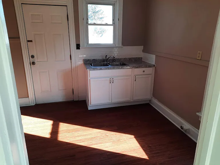 311 1/2 Parker Ave — Photo 9