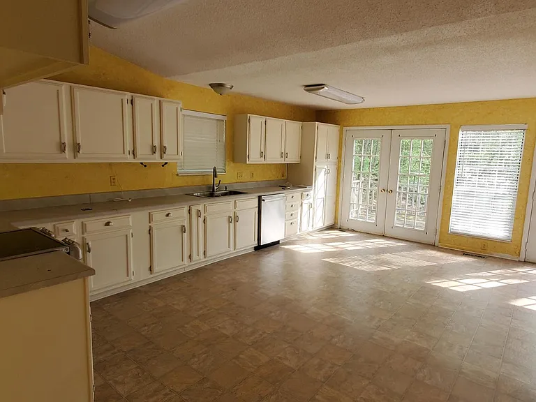 8122 Wiebelo Dr — Photo 3