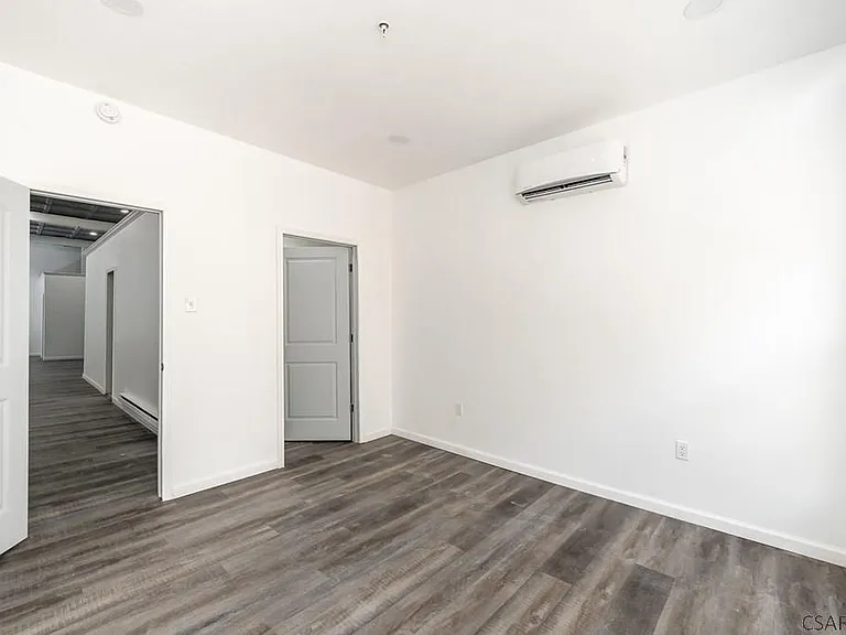 215 Franklin St #301 — Photo 8