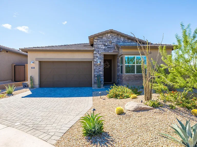 7605 E Camino Del Monte — Photo 1