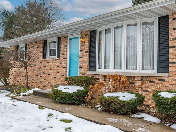 5th image of 821 Greenmount Ct