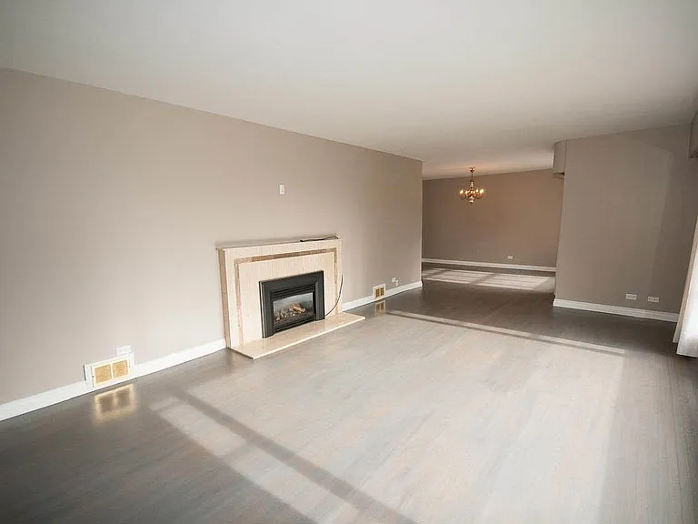 555 Stevens Dr — Photo 3