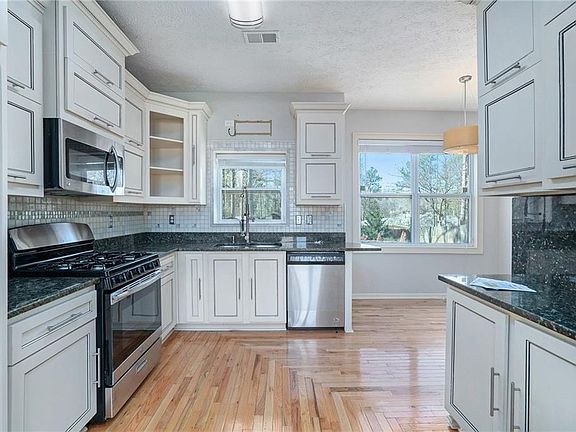 3rd image of 8216 Cherokee Blvd