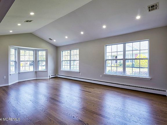 4th image of 14 Rosewood Court
