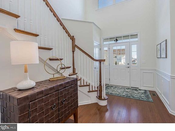 3rd image of 613 Garden Gate Dr