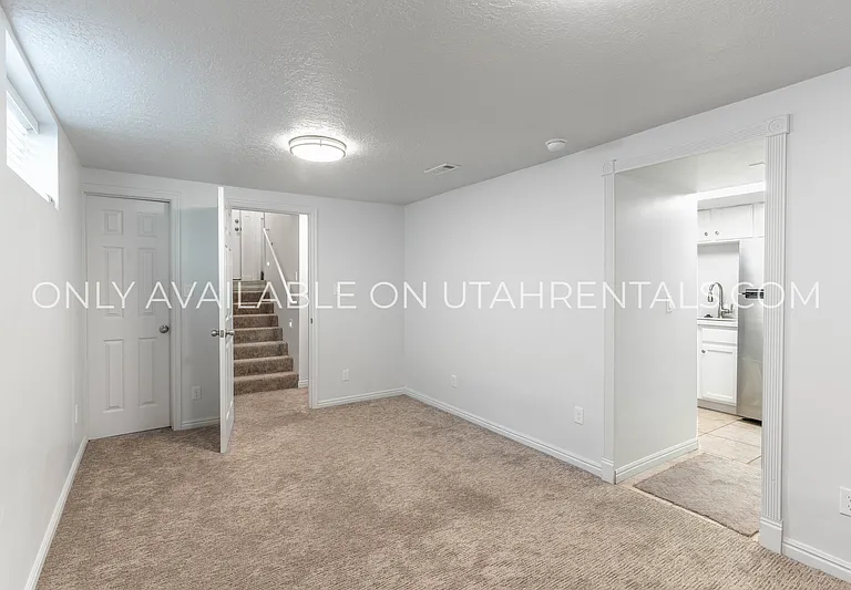 976 Briar Ave — Photo 8
