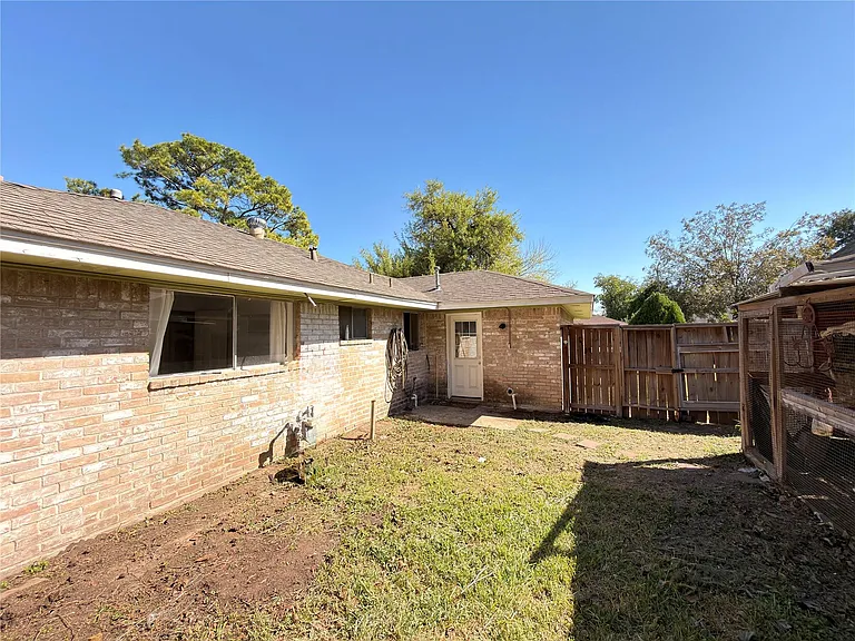 6406 Tall Willow Dr — Photo 16