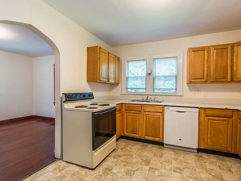 311 N Jefferson St — Photo 12