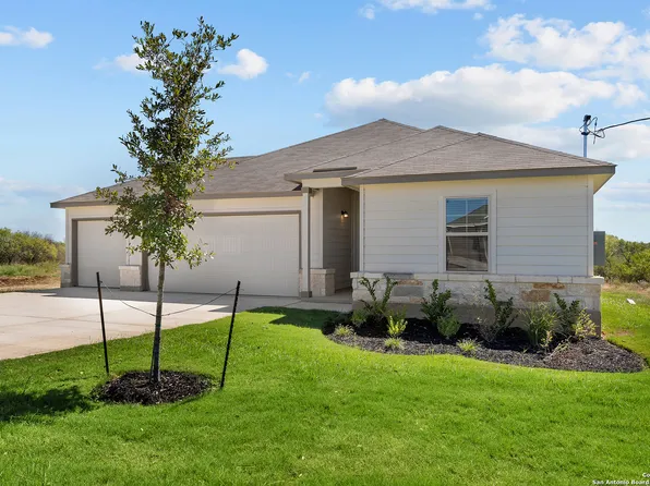 112 Reno Trail, Floresville, TX 78114