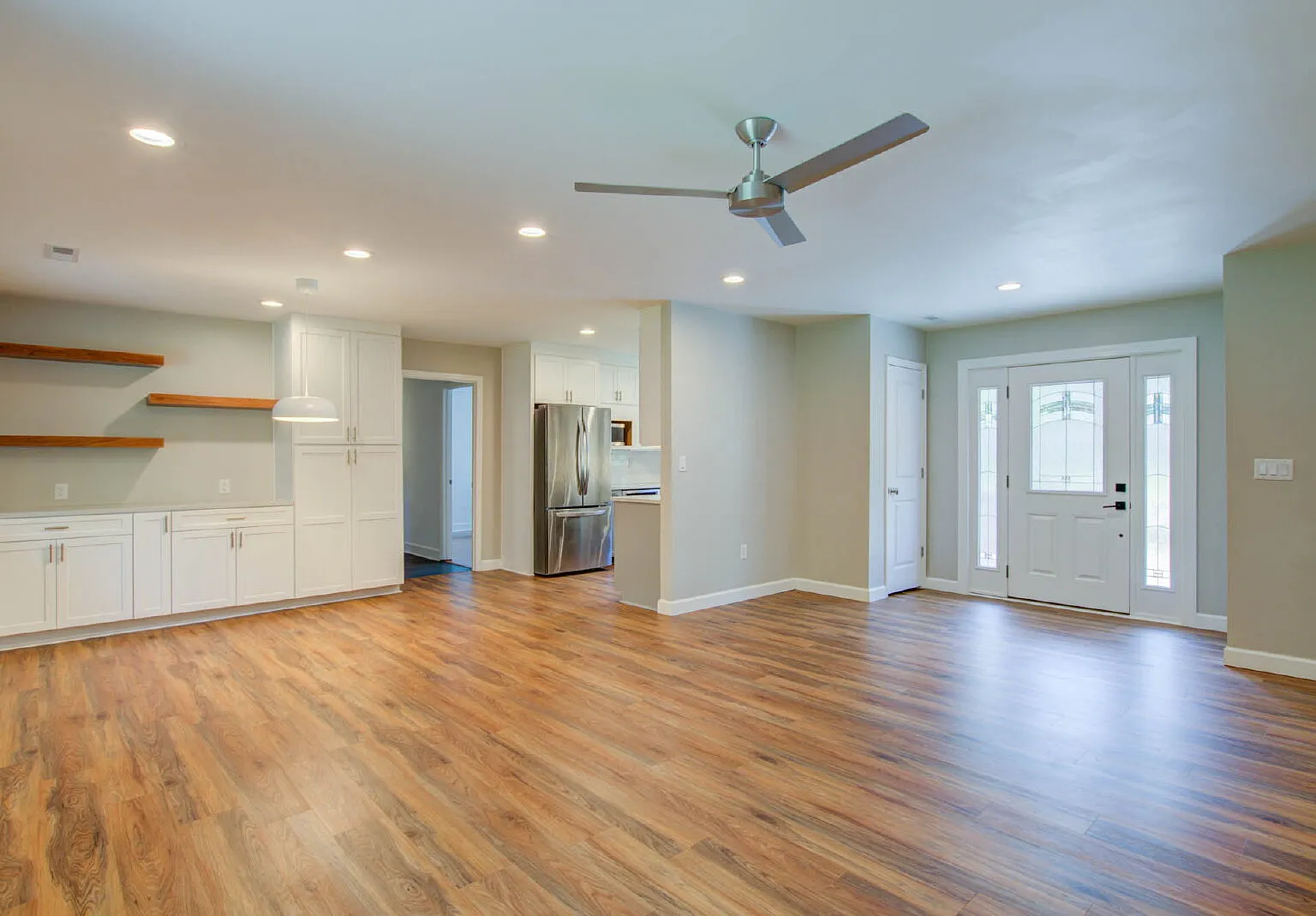 4 bed, 2.0 bath, 1652 sqft, $3,695 — Photo 3