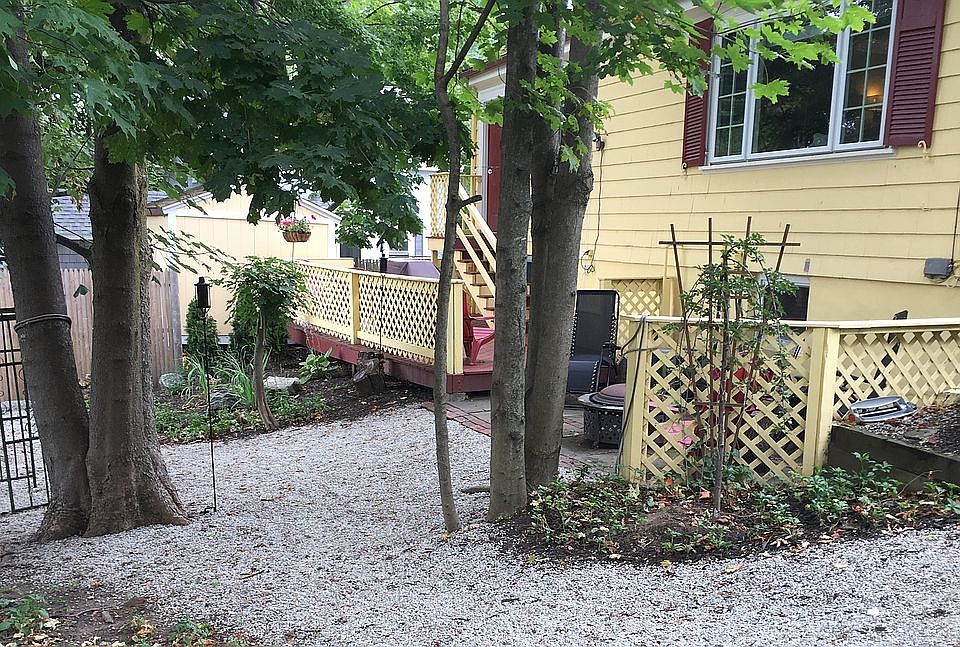 2nd image of 16 Bowen St