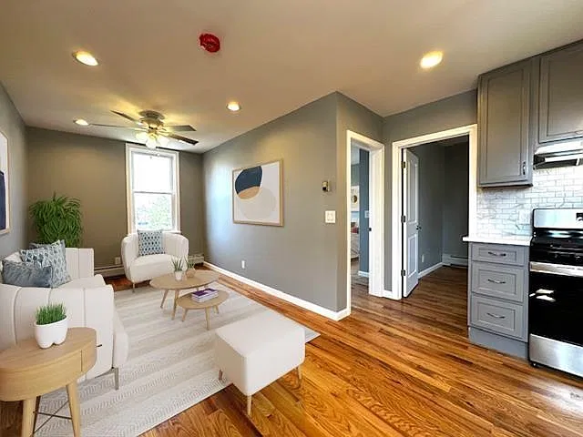 26 W 15th St #3F