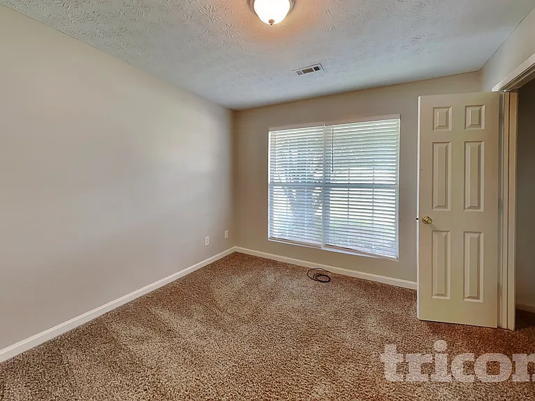 190 Fairclift Dr — Photo 11