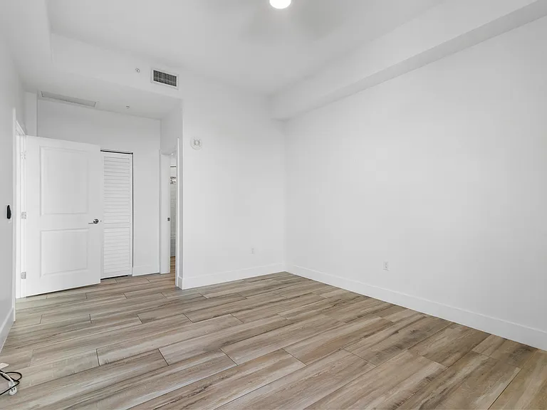 410 Evernia St #807 — Photo 21