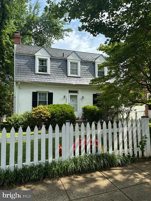 4 bed, 2000 sqft, $5,200 — Photo 2