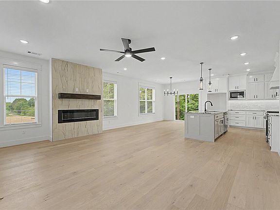 2nd image of 6603 Crabapple St