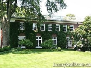 190 N Ahwahnee Rd, Lake Forest, IL 60045