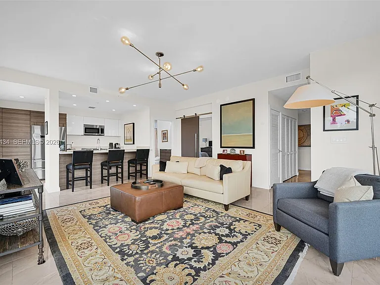1900 SE 2nd St #301 — Photo 7