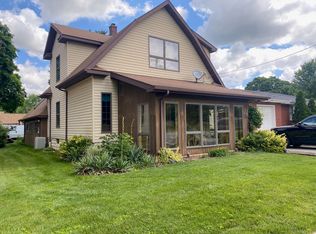 424 E 18th St, Lockport, IL 60441