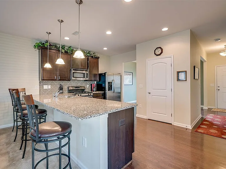 1304 Cozart St #317 — Photo 2