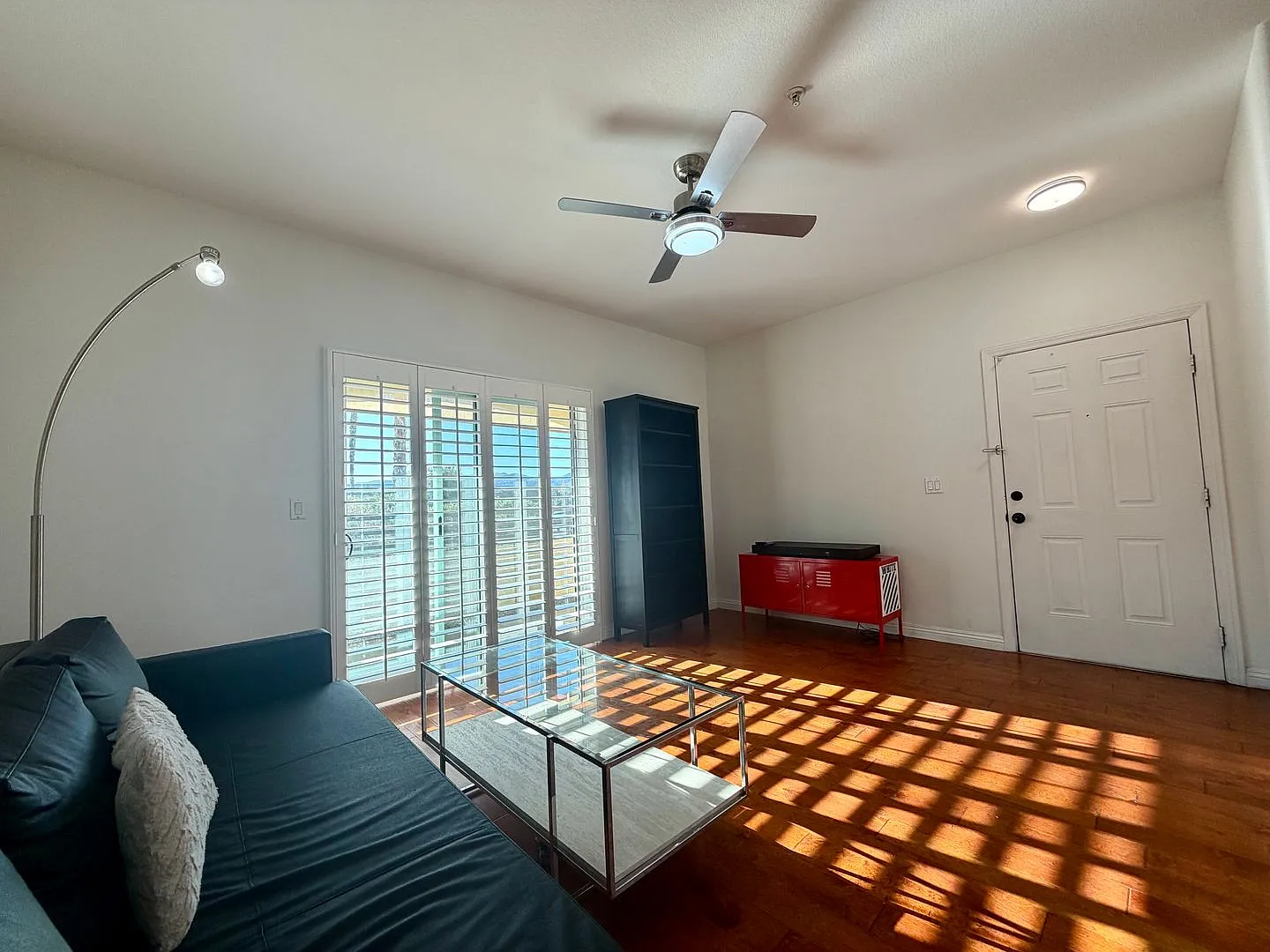 2291 W Horizon Ridge Pkwy — Photo 3