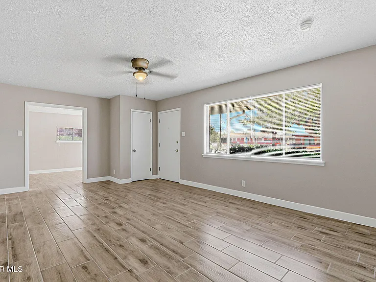 5704 Sage Ct — Photo 4