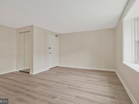 5th image of 816 S Arlington Mill Dr #5-203