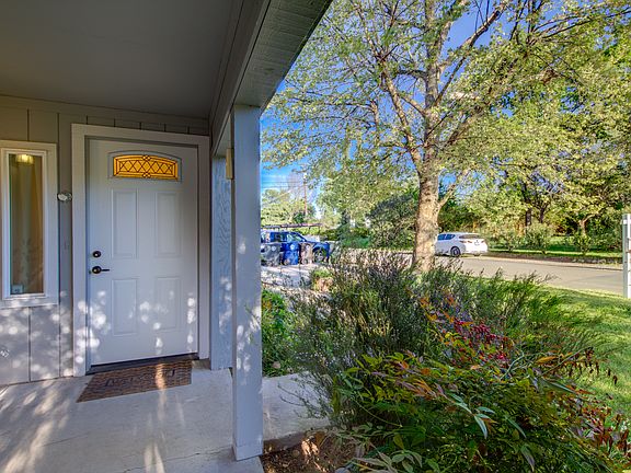 2nd image of 7581 Park Dr