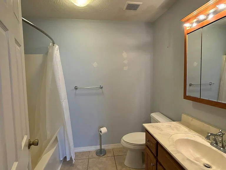 812 E Spring Dr — Photo 15