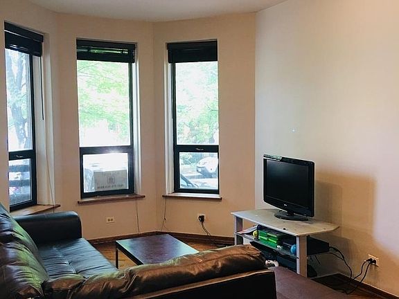 5th image of 1940 N Sheffield Ave #1