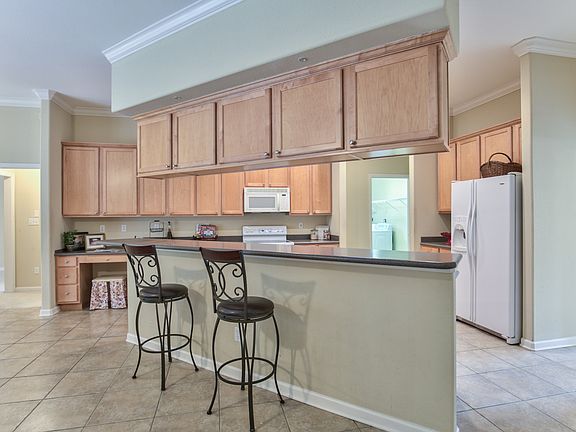 3rd image of 863 Eagle View Dr