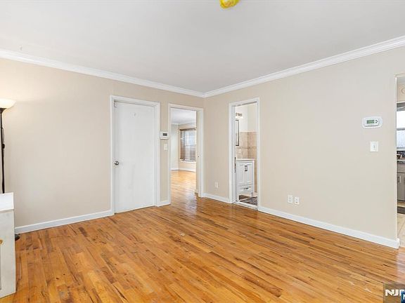 5th image of 7 Edison Pl