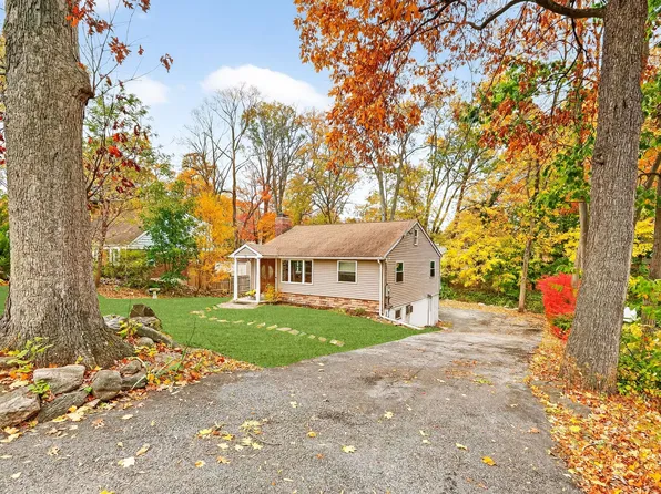 31 Woodridge Drive South, Stamford, CT 06902