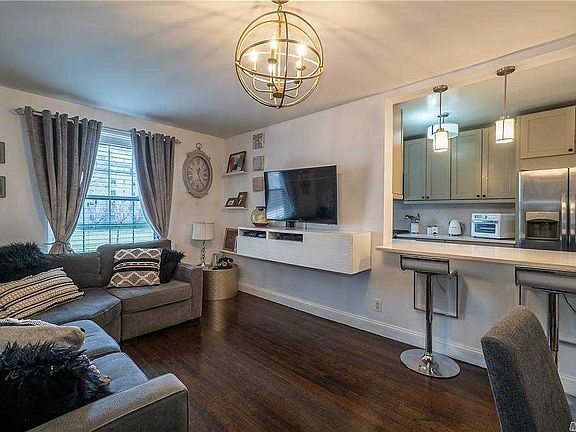 4th image of 3015 Hobart St #1C