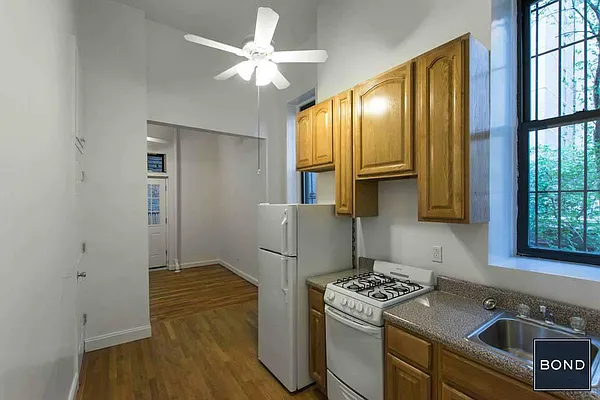 Rented by Bond New York | media 28