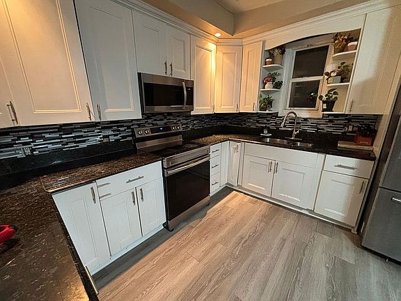 2nd image of 24 Holland Ct