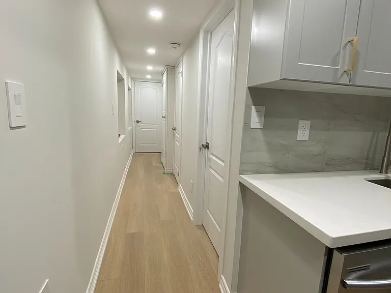 2 Saint Annes Rd #BASEMENT — Photo 6