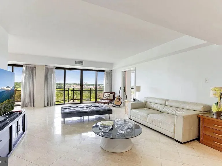 1530 Key Blvd #906 — Photo 3