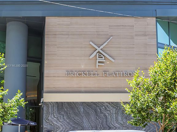 2nd image of 1000 Brickell Plz #2444