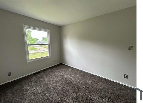 5th image of 23345 Comstock Rd