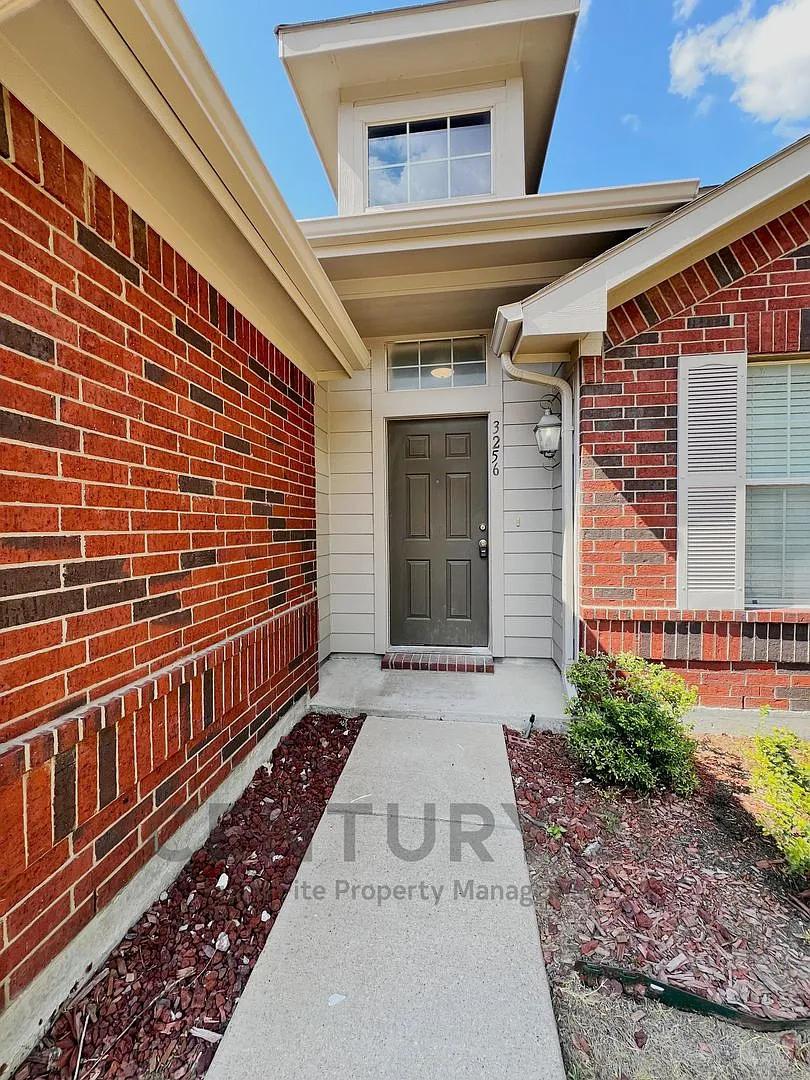 Beautiful 3/2/2 in Mira Lagos For Rent! — Photo 2