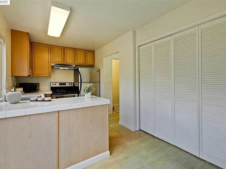 4132 Jamaica Ter — Photo 10