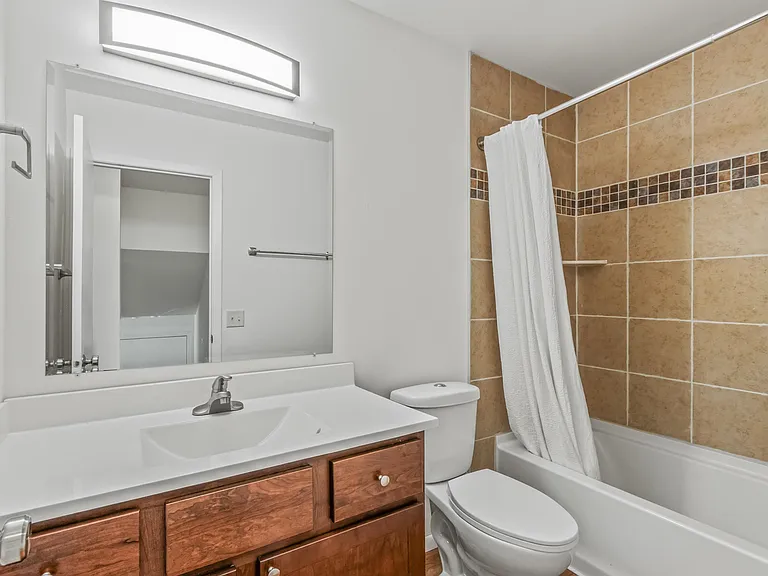 1302 N Gammon Rd — Photo 27